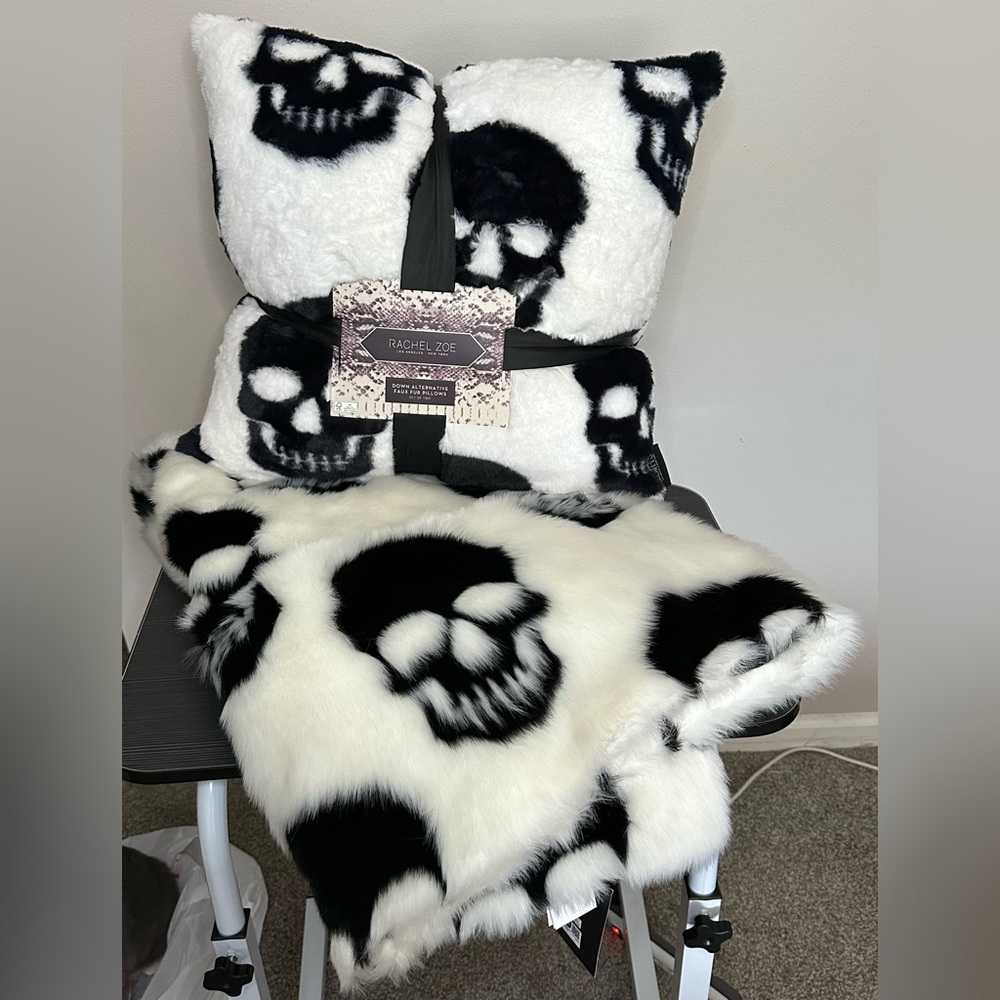 RACHEL ZOE 2 PK SKULL PILLOWS WITH CYNTHIA ROWLEY OVERSIZED BLANKET BUNDLE